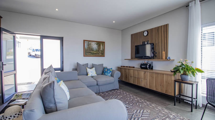 3 Bedroom Property for Sale in Hoogland Western Cape